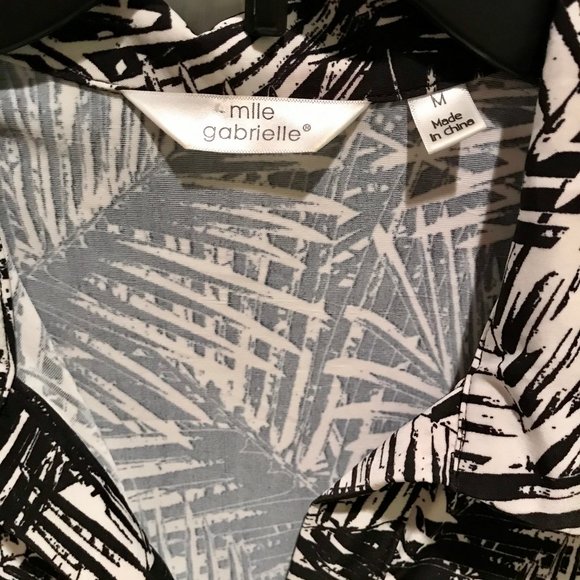 Short-Sleeve Dress - Picture 4 of 4